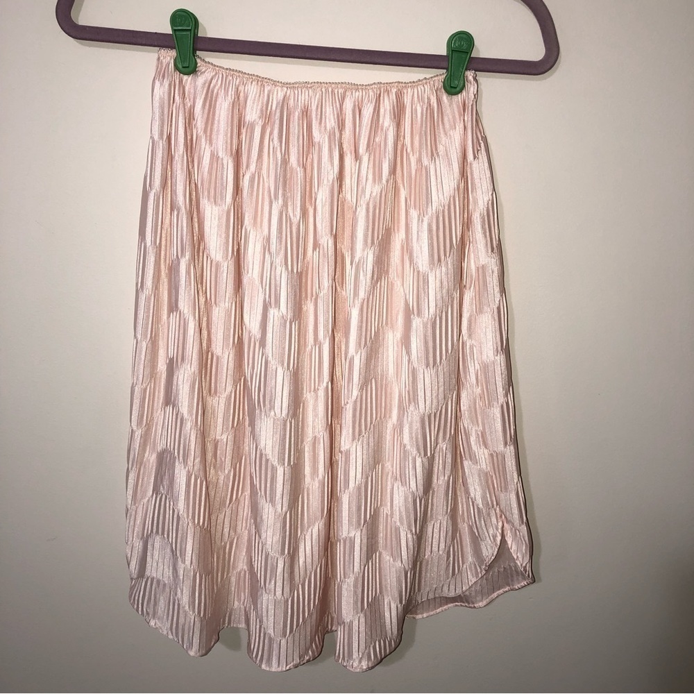 Vintage Half Slip Size M Made in USA Blush Peach Pink Crinkle Texture - Picture 2 of 8